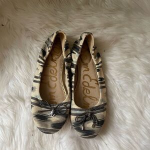 Sam
Edelman Felicia beige & gray fabric flats with silver tone accent size 7.5M